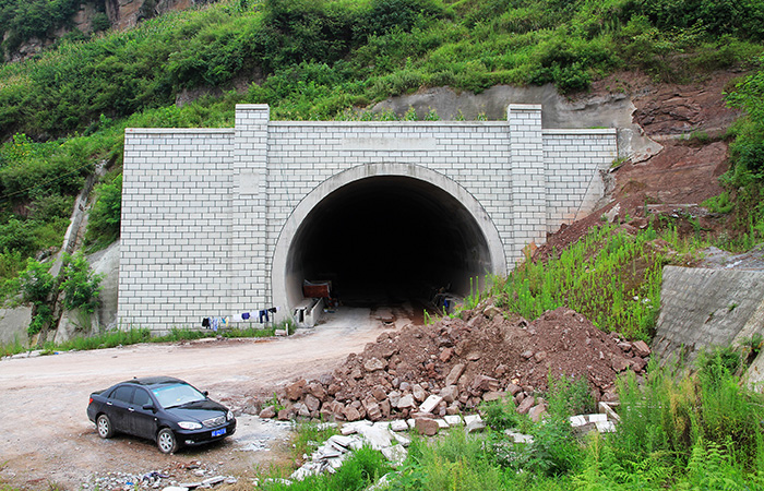 渝利项目施工现场近况—-熊家岭隧道